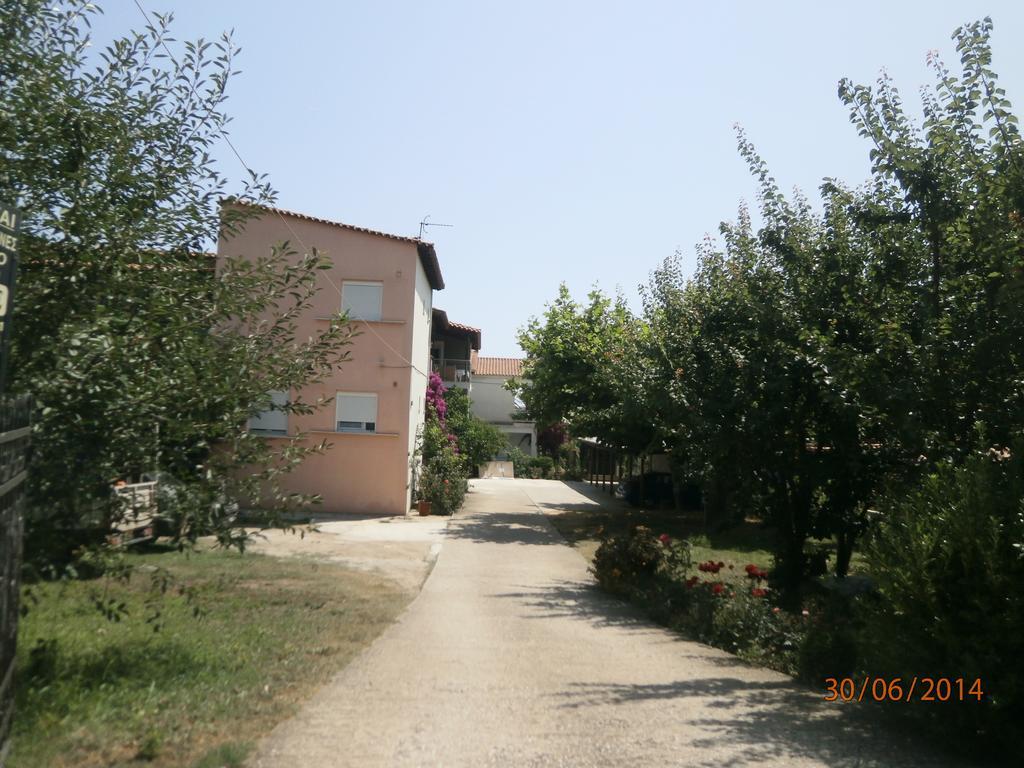 Ioannis Avrades Apartments Agiakampos  Zewnętrze zdjęcie